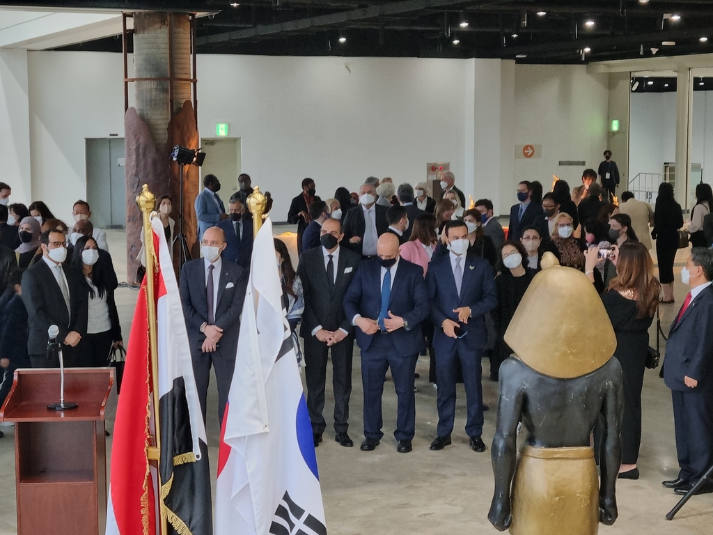 (جديد) السفارة المصرية في سيئول تقيم حفل استقبال بمناسبة اختتام معرض "أسرار توت عنخ آمون"‎ - 4
