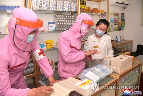 كوريا الشمالية تسجل أقل من 60 ألف إصابة جديدة بالحمى لليوم الثاني - 1