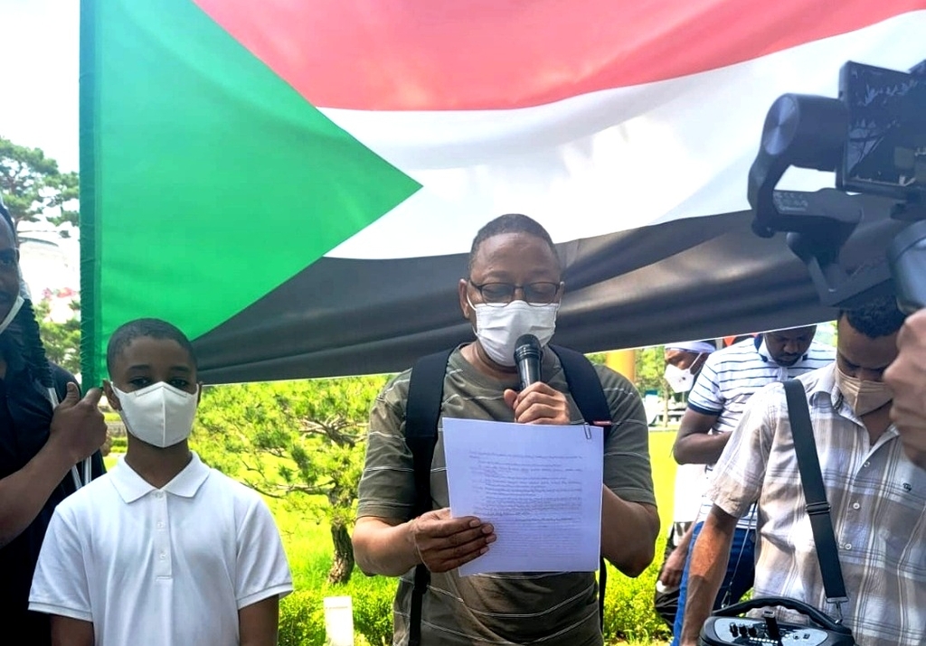 الوقفة الاحتجاجية للأبناء السودانيين في كوريا أمام المكتب الرئاسي - 2