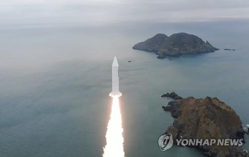(جديد) وزارة الدفاع: كوريا الجنوبية تجري بنجاح إطلاق تجريبي لمركبة فضائية تعمل بالوقود الصلب