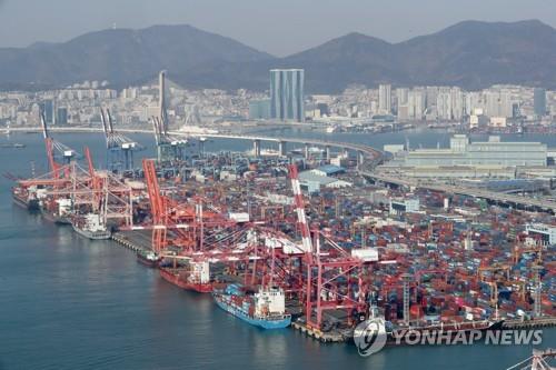 (جديد)هبوط الصادرات الكورية للشهر الخامس على التوالي في فبراير بسبب انخفاض الطلب على الرقائق - 1