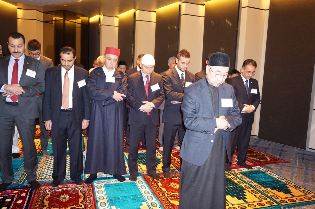 وزير الخارجية بارك جين يقيم إفطارا جماعيا لسفراء الدول الإسلامية والمهتمين بالإسلام - 12