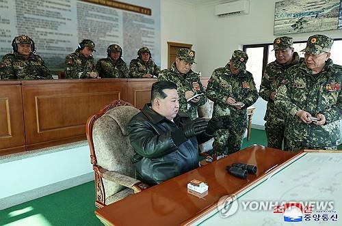 الزعيم الكوري الشمالي يزيد من الأنشطة العلنية المتعلقة بالجيش في الأشهر الثلاثة الأخيرة