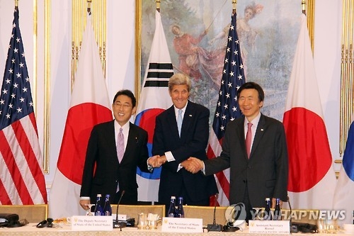 (LEAD) S. Korea, U.S., Japan discussing trilateral talks of top diplomats this month