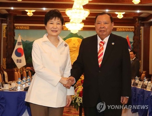(LEAD) Park calls for Laos' support in responding to N.K. nuke test