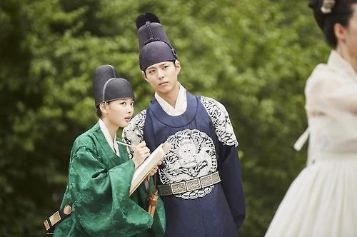 Love in the Moonlight' reigns over TV chart