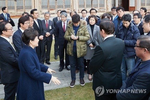 Suspended President Park Geun-hye speaks during the New Year's meeting with reporters at the presidential office Cheong Wa Dae in Seoul on Jan. 1, 2017, in this photo provided by the presidential office. (Yonhap)