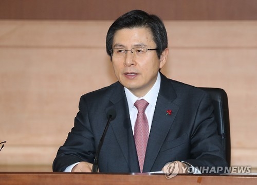 This photo, taken on Jan. 5, 2017, shows Acting President and Prime Minister Hwang Kyo-ahn speaking during the New Year's policy briefing on economic affairs at the central government complex in Seoul. (Yonhap)