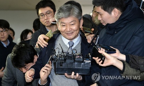 Lim Dai-ki, CEO of Samsung's ad unit Cheil Worldwide Inc., enters the special prosecutor's office in southern Seoul on Jan. 6, 2017, over suspicions the country's largest business group gave undue favors to the family of President Park Geun-hye's friend who is at the center of a massive corruption scandal. (Yonhap)