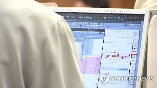 A dealer monitors stock prices in this undated file photo. (Yonhap)