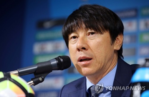 South Korean national under-20 football team head coach Shin Tae-yong speaks during a press conference at the Korea Football Association (KFA) headquarters in Seoul on April 3, 2017. (Yonhap)