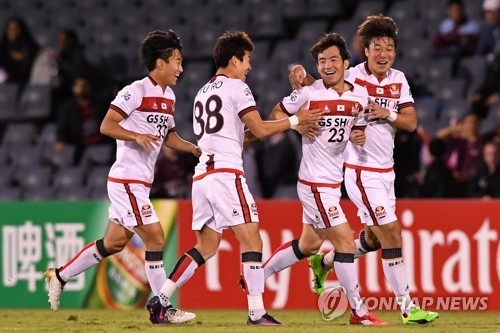 In this EPA photo, Lee Seok-hyun of FC Seoul (second from R) is congratulated by teammates after scoring a goal against Western Sydney Wanderers in their Asian Football Confederation (AFC) Champions League Group F match at Campbelltown Stadium in Sydney on April 11, 2017. (Yonhap)