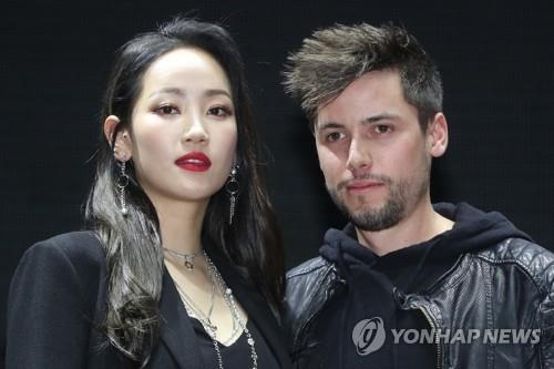 South Korean singer Ha:tfelt, also known as Yeeun, and Germany's DJ Le Shuuk pose for the camera on April 13, 2017, at a media event for the upcoming World Club Dome Korea 2017 at Octagon in southern Seoul. (Yonhap)