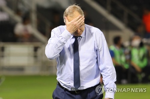 South Korea men's football head coach Uli Stielike wipes sweat from his brow during the team's 3-2 loss to Qatar in their World Cup qualifying match at Jassim Bin Hamad Stadium in Doha on June 13, 2017. (Yonhap)