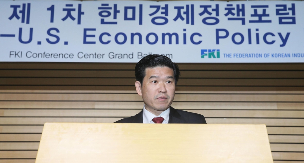 In this photo taken on June 15, 2017, AMCHAM Chairman James Kim delivers a speech on economic partnership between Seoul and Washington in the first Korea-U.S. Economic Policy Forum held in Seoul. (Yonhap)