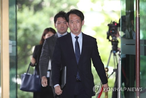 Katsuro Kitagawa, a minister for political affairs at the Japanese embassy, enters the Ministry of Foreign Affairs building in Seoul on June 21, 2017. (Yonhap)