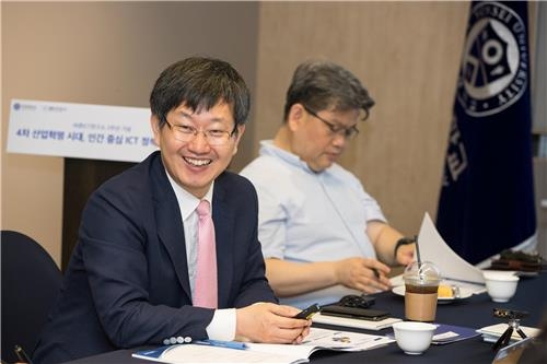 Kim Beom-soo, head of Barun ICT Research Center, speaks during a gathering of scholars held at Seoul-based Yonsei University on June 27, 2017. (Yonhap)