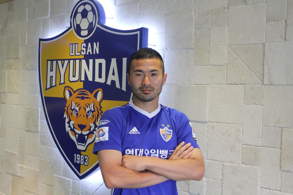 In this photo provided by Ulsan Hyundai FC on July 10, 2017, Japanese forward Takuma Abe poses for a photo in front of the club's emblem. (Yonhap)