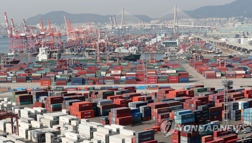 Containers waiting shipment at Busan, South Korea's largest port. (Yonhap)