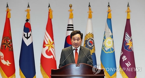 Prime Minister Lee Nak-yon speaks during a graduation ceremony at National Defense University on Dec. 7. (Yonhap)