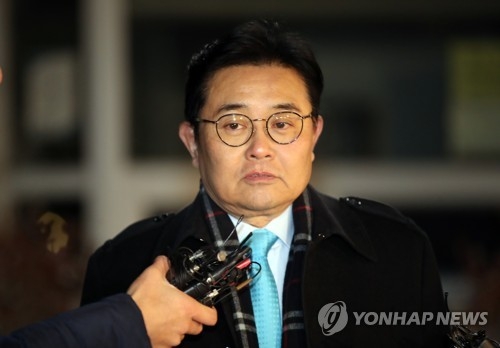 This file photo shows Jun Byung-hun, former senior secretary to President Moon Jae-in, appearing at the prosecution's office on Dec. 13, 2017. (Yonhap)