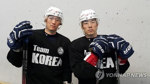 This undated file photo provided by the Korea Ice Hockey Association shows brothers Kim Sang-wook (L) and Kim Ki-sung, linemates on the national team. (Yonhap)