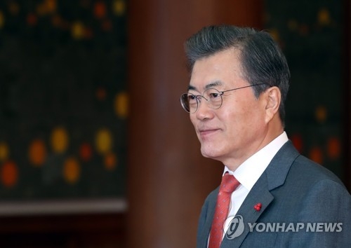 This photo, taken Jan. 5, 2017, shows President Moon Jae-in attending a luncheon meeting with an association of senior citizens at the presidential office Cheong Wa Dae in Seoul. (Yonhap)