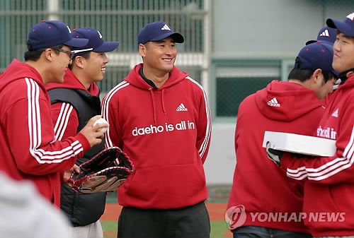 Former MLB pitcher working with S. Korean minor leaguers Yonhap