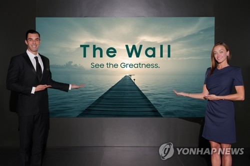 The Wall Professional is featured in this photo from Samsung Electronics (Yonhap)