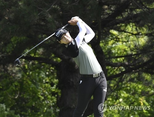 In this Associated Press photo, Park Sung-hyun of South Korea hits a tee shot at the second hole during the final round of the KPMG Women's PGA Championship at Kemper Lakes Golf Course in Kildeer, Illinois, on July 1, 2018. (Yonhap)