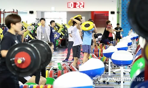 South Korean athletes train at a gym at the National Training Center in Jincheon, North Chungcheong Province, on July 10, 2018. (Yonhap)