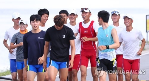 South Korean and North Korean rowers jog together before their practice at Chungju Tangeum Lake International Rowing Center in Chungju, 150 kilometers south of Seoul, on July 30, 2018. These athletes will compete together at the Asian Games in Jakarta and Palembang, Indonesia. (Yonhap)
