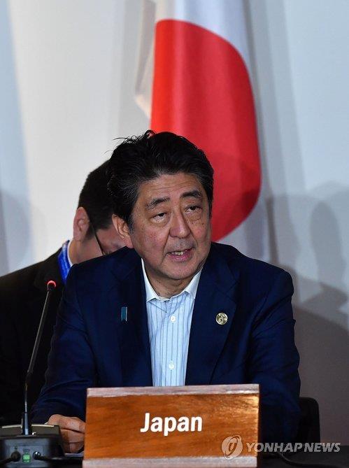 (LEAD) Abe upset about S. Korea's plan to dissolve 'comfort women' foundation