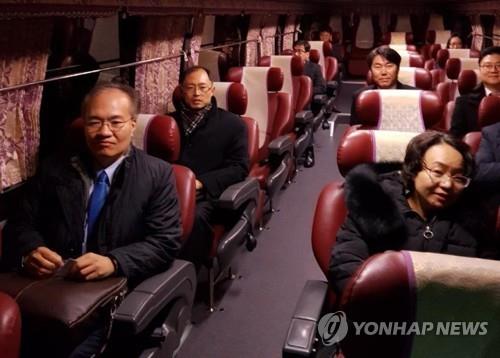 South Korean officials head for the joint liaison office in the North's border town of Kaesong for health talks on Dec. 12, 2018, in this photo provided by the unification ministry. (Yonhap) 