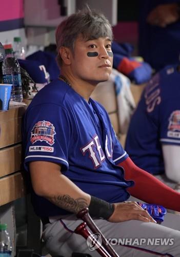 (LEAD) Rangers' Choo Shin-soo reaches 1,500-hit milestone