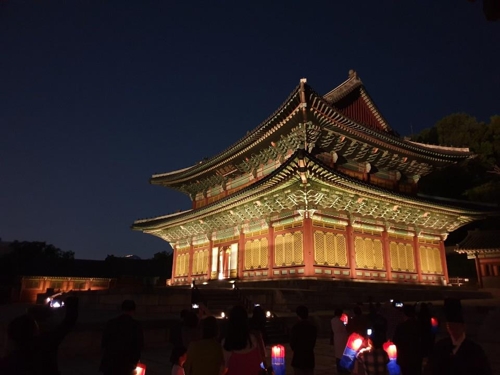  Moonlit nocturnal stroll at UNESCO-recognized royal palace in Seoul