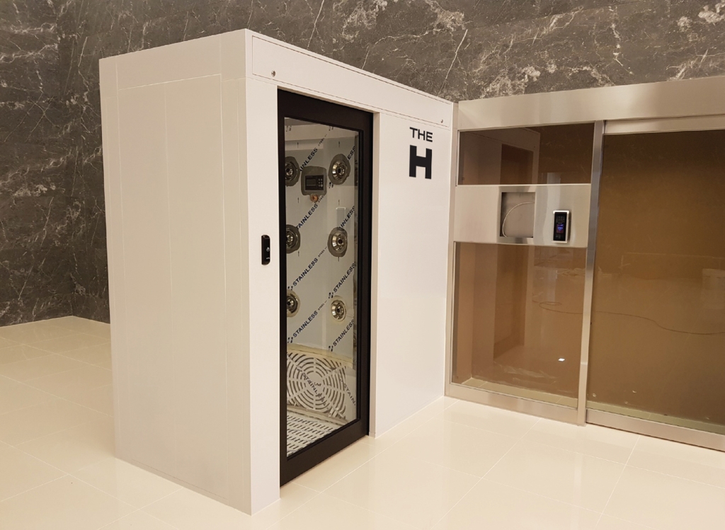 This photo, provided by Hyundai Engineering & Construction Co., shows the company's air shower booth to be installed at its new apartments in Seoul. (PHOTO NOT FOR SALE) (Yonhap)