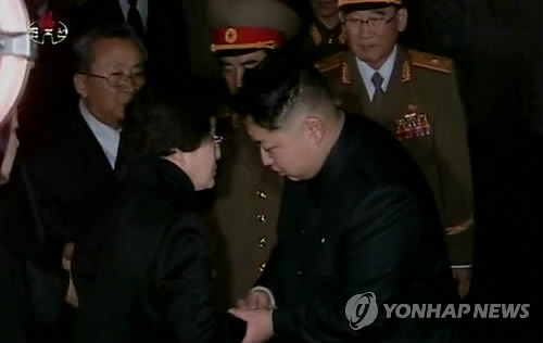 This image captured from footage on North Korean state television shows former South Korean first lady Lee Hee-ho (L) expressing her condolences to Kim Jong-un upon the death of his father and then North Korean leader Kim Jong-il in Pyongyang in December 2011. (Yonhap)