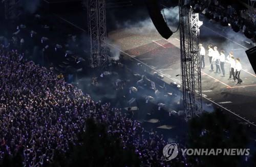 BTS dazzles 25,000 fans in Busan | Yonhap News Agency