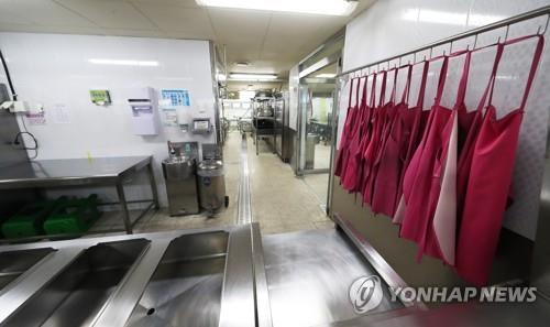 The cafeteria of an elementary school in Suwon, south of Seoul, is empty on July 3, 2019, after cooks and other workers walked out. (Yonhap)