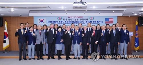 Former commanders and deputy commanders of the South Korea-U.S. Combined Forces Command pose for a picture during their visit to the Korea Veterans Association in Seoul on Nov. 14, 2019, in this photo provided by the association. (PHOTO NOT FOR SALE) (Yonhap)