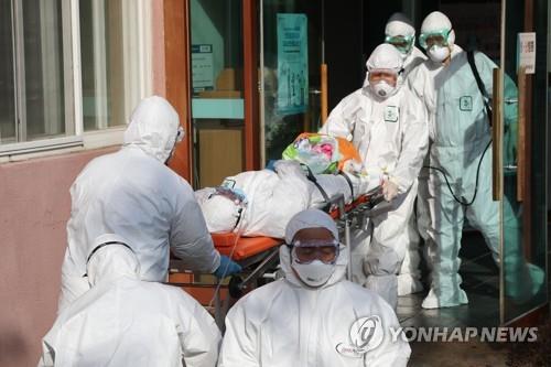(3rd LD) S. Korea's virus cases surge to 346 on church services, cluster outbreaks at hospital
