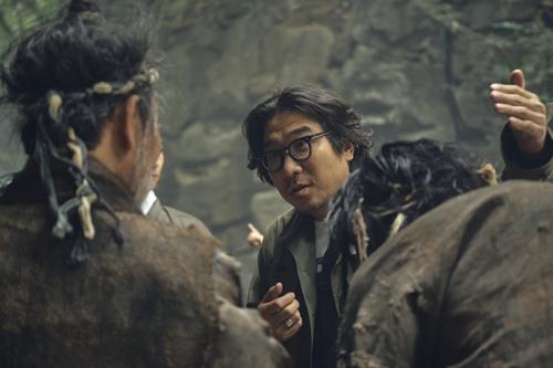 This photo shows Director Park Inje shooting the second season of "Kingdom" by Netflix. (PHOTO NOT FOR SALE) (Yonhap)