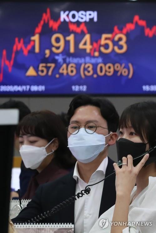 (LEAD) S. Korean stocks jump more than 3 pct on hopes of virus outbreak peaking