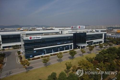 (LEAD) LG Chem Q1 sinks 83 pct on currency losses