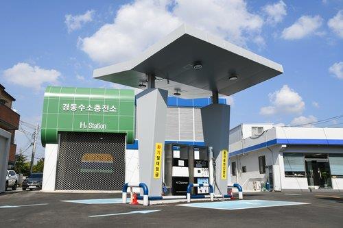 This undated photo shows a hydrogen charging station in the southeastern port city of Ulsan, South Korea, which is run by Hyosung Group. (PHOTO NOT FOR SALE) (Yonhap)