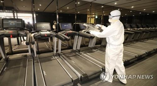 A quarantine official sprays disinfectant at a fitness center in Itaewon, an international district in southwestern Seoul, on May 11, 2020, as dozens of new coronavirus cases took place at entertainment places in the area the previous week. (Yonhap)