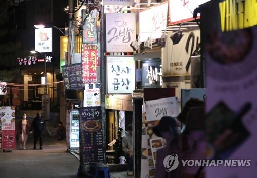 A street in Hongdae, one of the busiest entertainment districts in western Seoul, is mostly empty on May 13, 2020, amid renewed concerns over the coronavirus outbreak. (Yonhap)