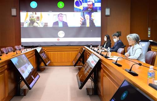 Foreign Minister Kang Kyung-wha (R) takes part in a videoconference with counterparts from five countries at an office in Seoul on Aug. 7, 2020, in this photo provided by the ministry. The foreign ministry said the top diplomats discussed ways to work together closely on COVID-19. (PHOTO NOT FOR SALE) (Yonhap)