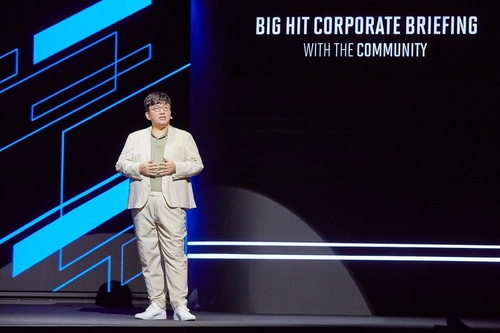 This photo provided by Big Hit Entertainment on Aug. 13, 2020, shows Bang Si-hyuk, chairman and CEO of Big Hit Entertainment, speaking at an online corporate briefing streamed on YouTube. The company behind K-pop giant BTS announced that its sales revenue estimate for the first half of 2020 reached 294 billion won. (PHOTO NOT FOR SALE) (Yonhap)